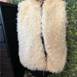 Faux Fur Vest in Creamp83